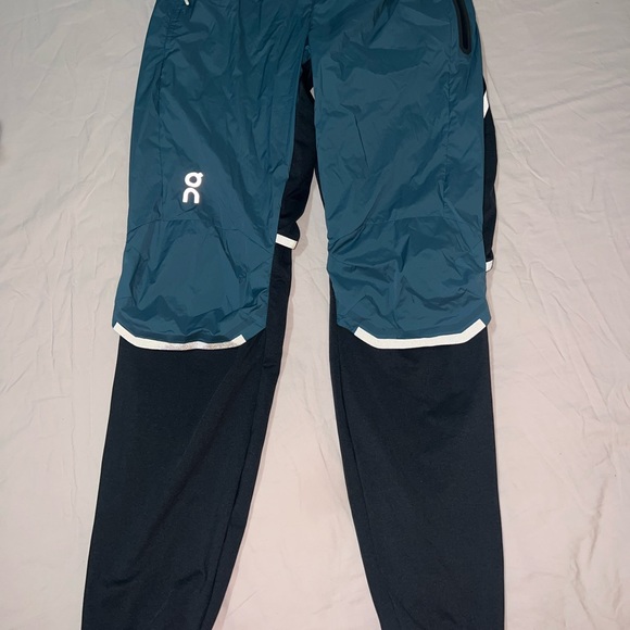 On Cloud Running Pants - Picture 2 of 3